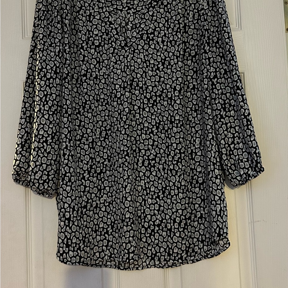 Jones New York Black and White Patterned Blouse